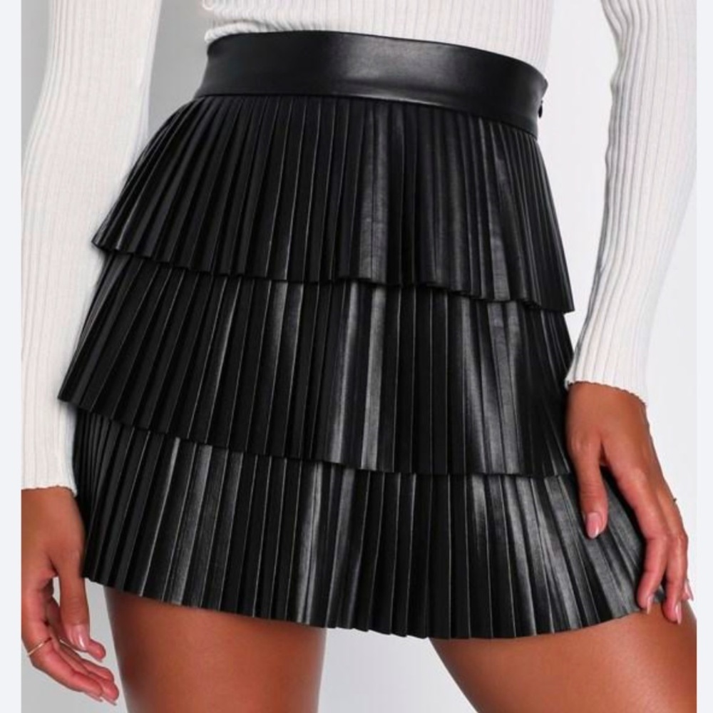***NWOT***Nine West Black Mini Pleated Asymmetrical Skirt for Night Out